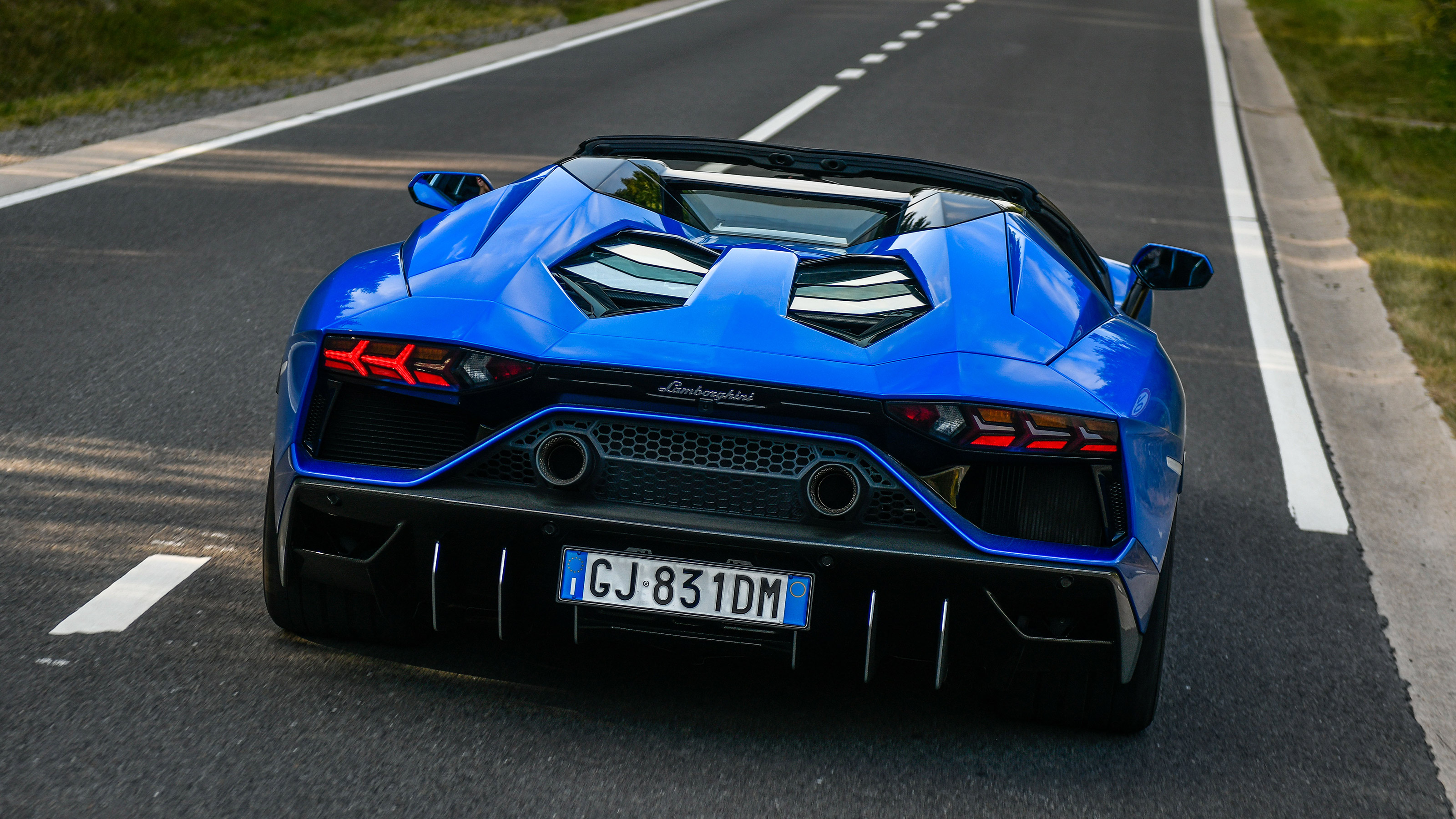 Lamborghini Aventador Ultimae Roadster - full rear