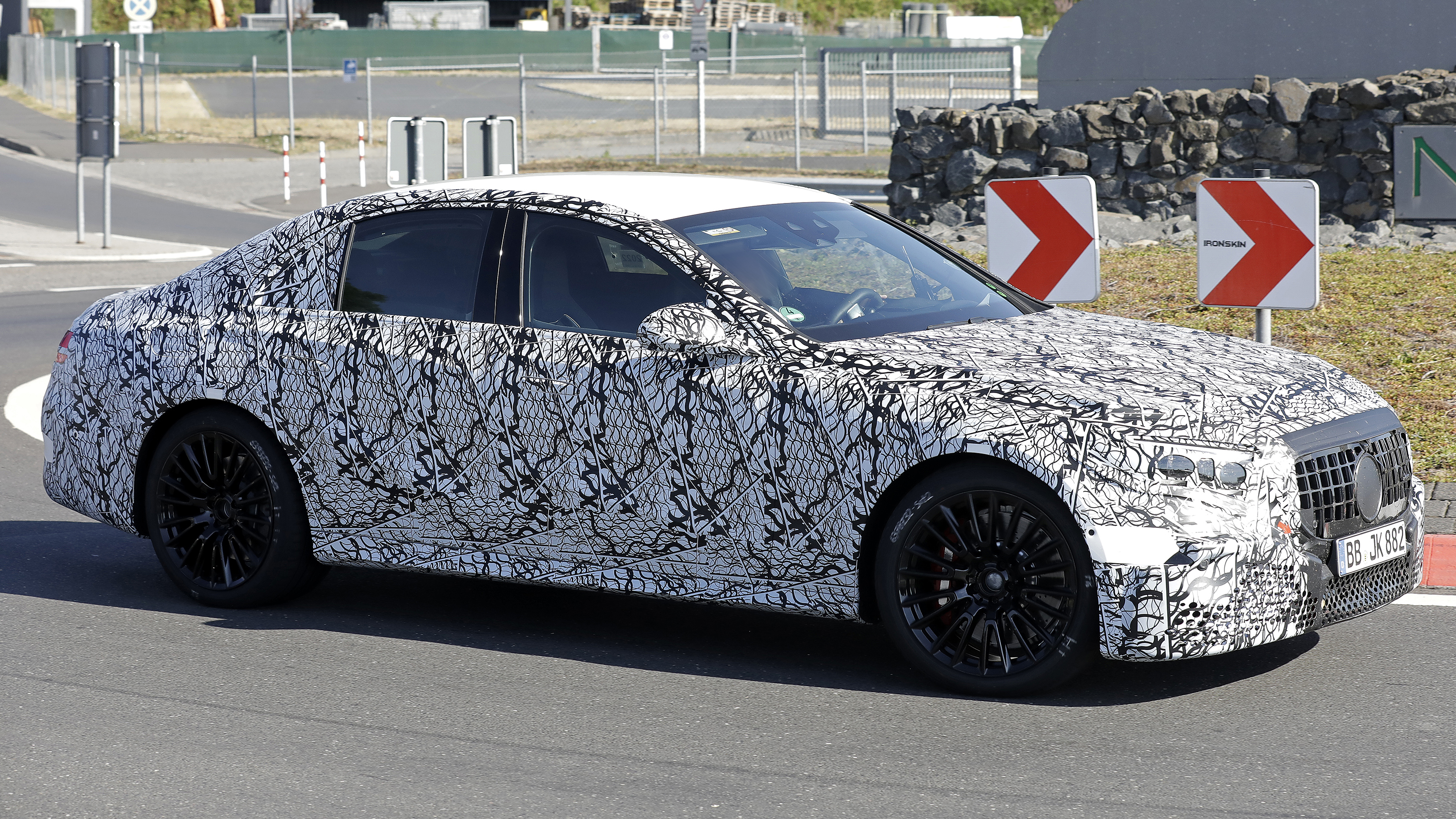 Mercedes E 53 spy - side 