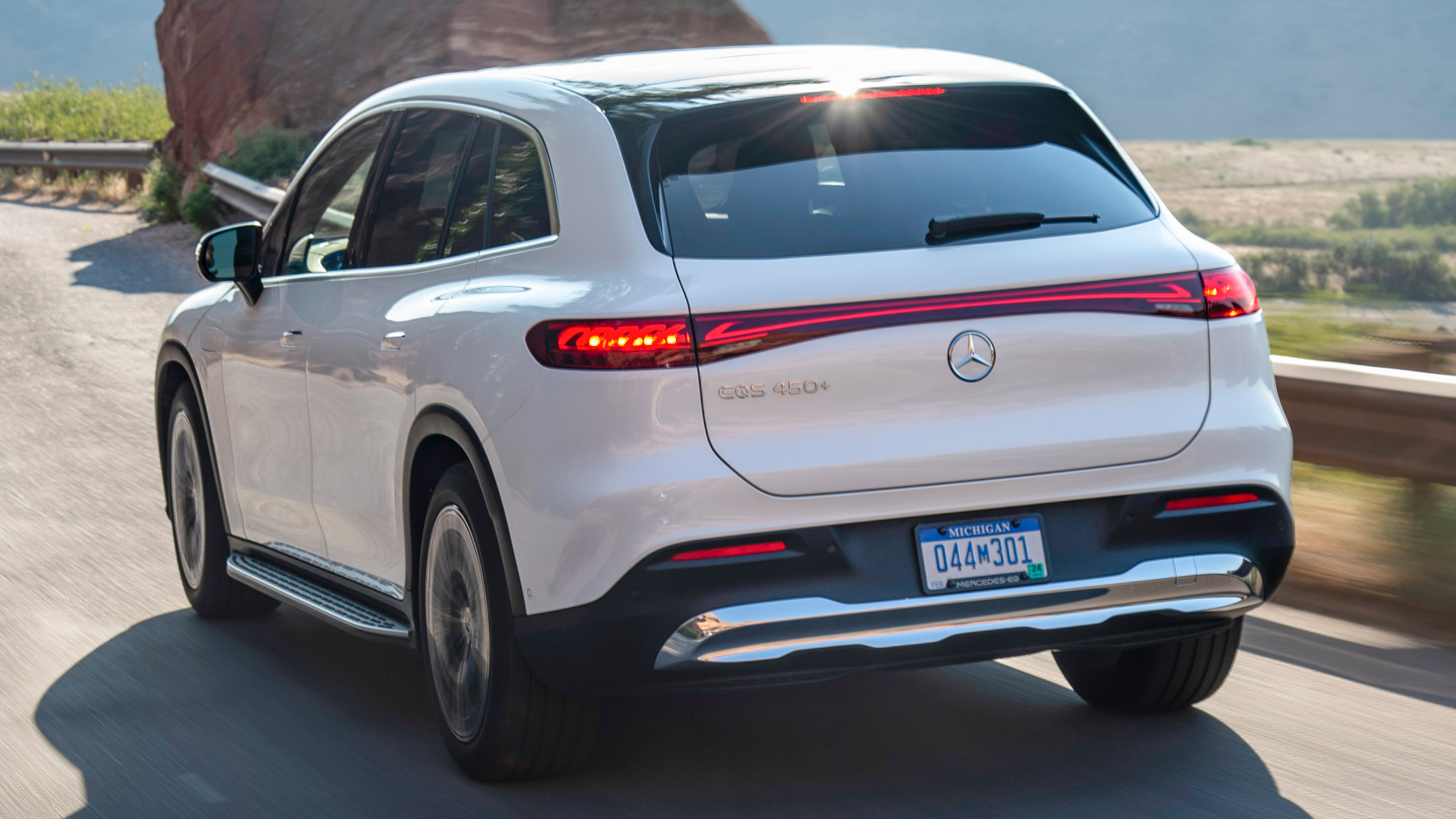 Mercedes EQS SUV - rear tracking