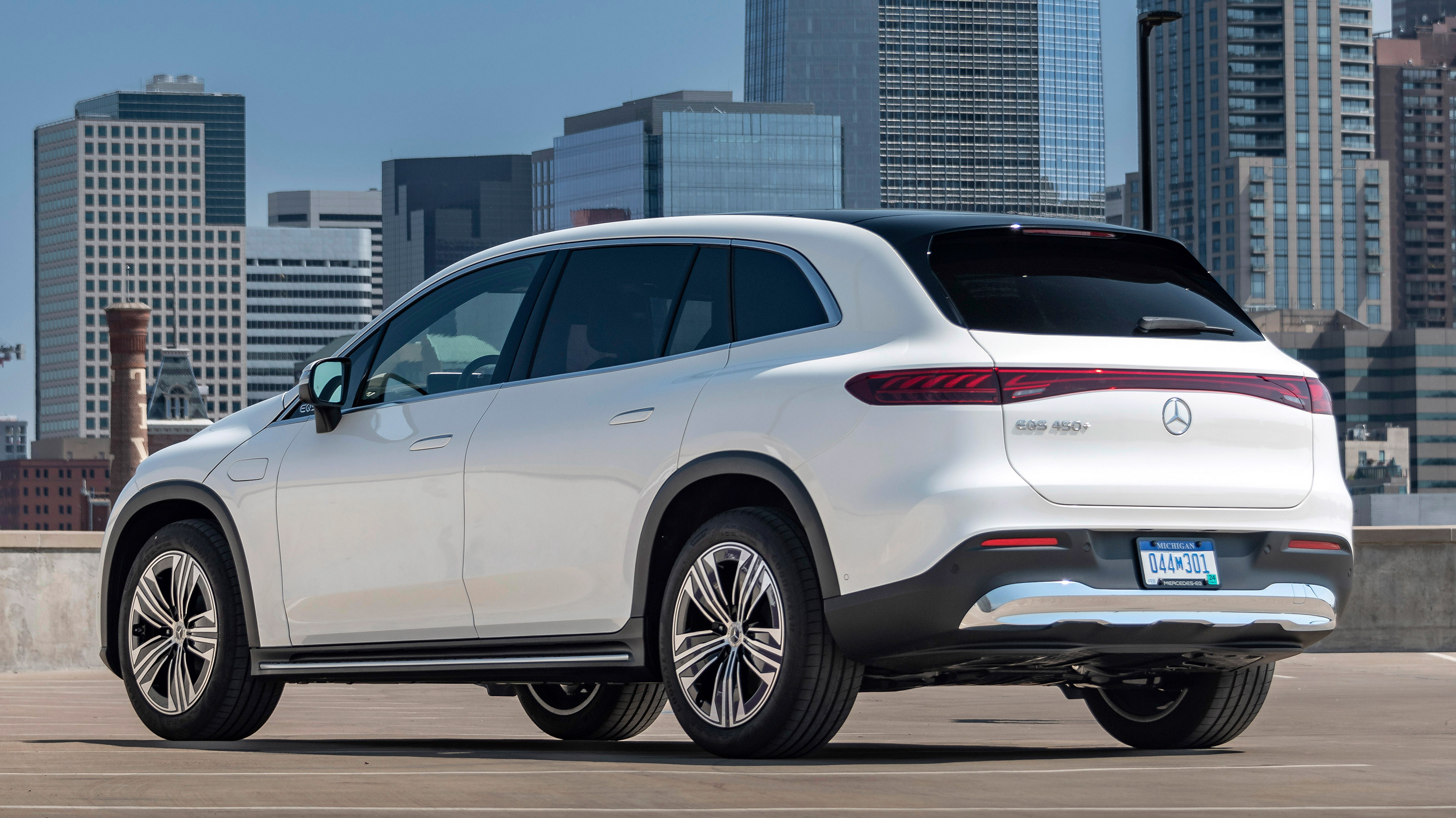 Mercedes EQS SUV - rear static