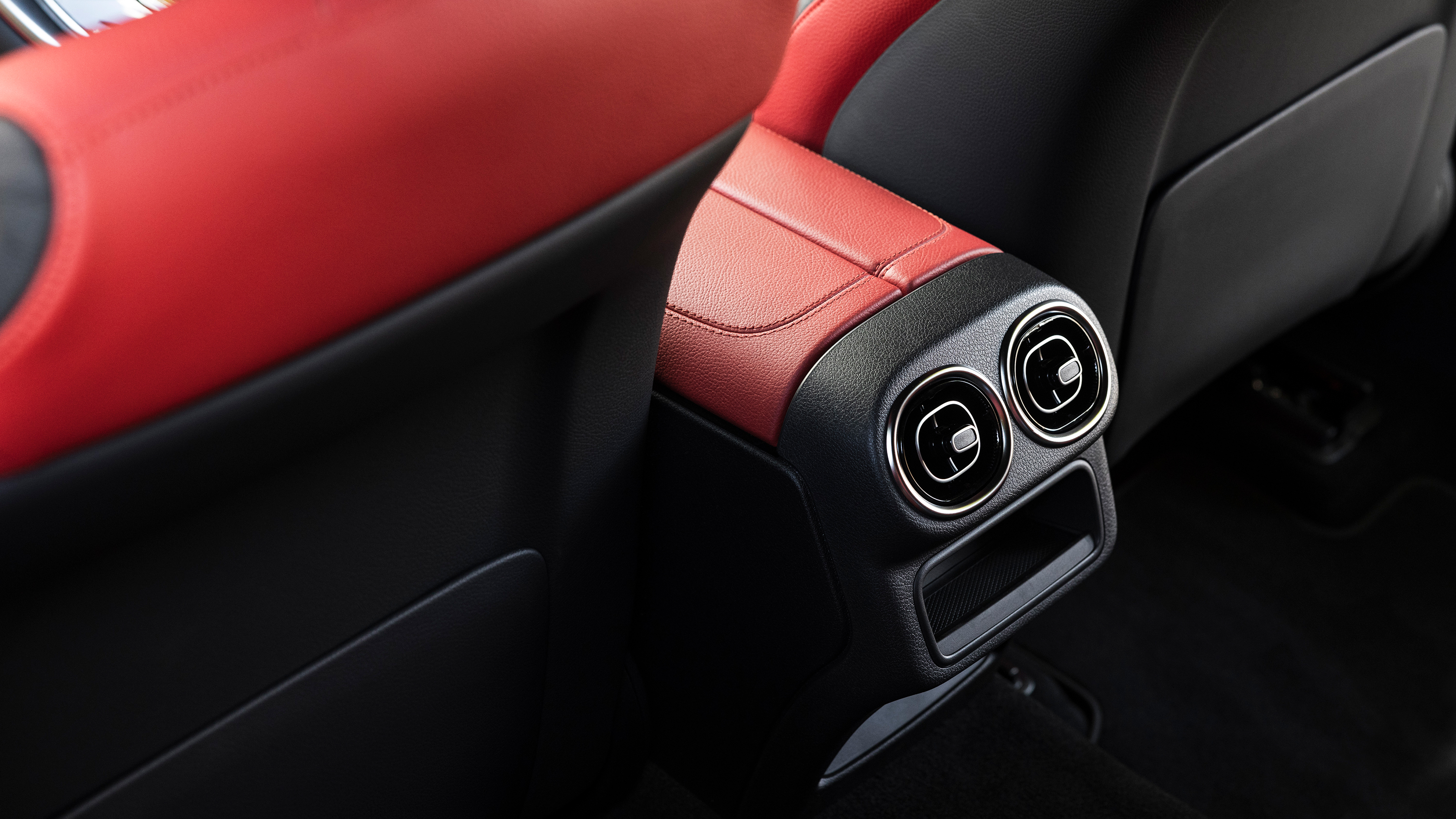 Mercedes GLC 300 de - rear air vent