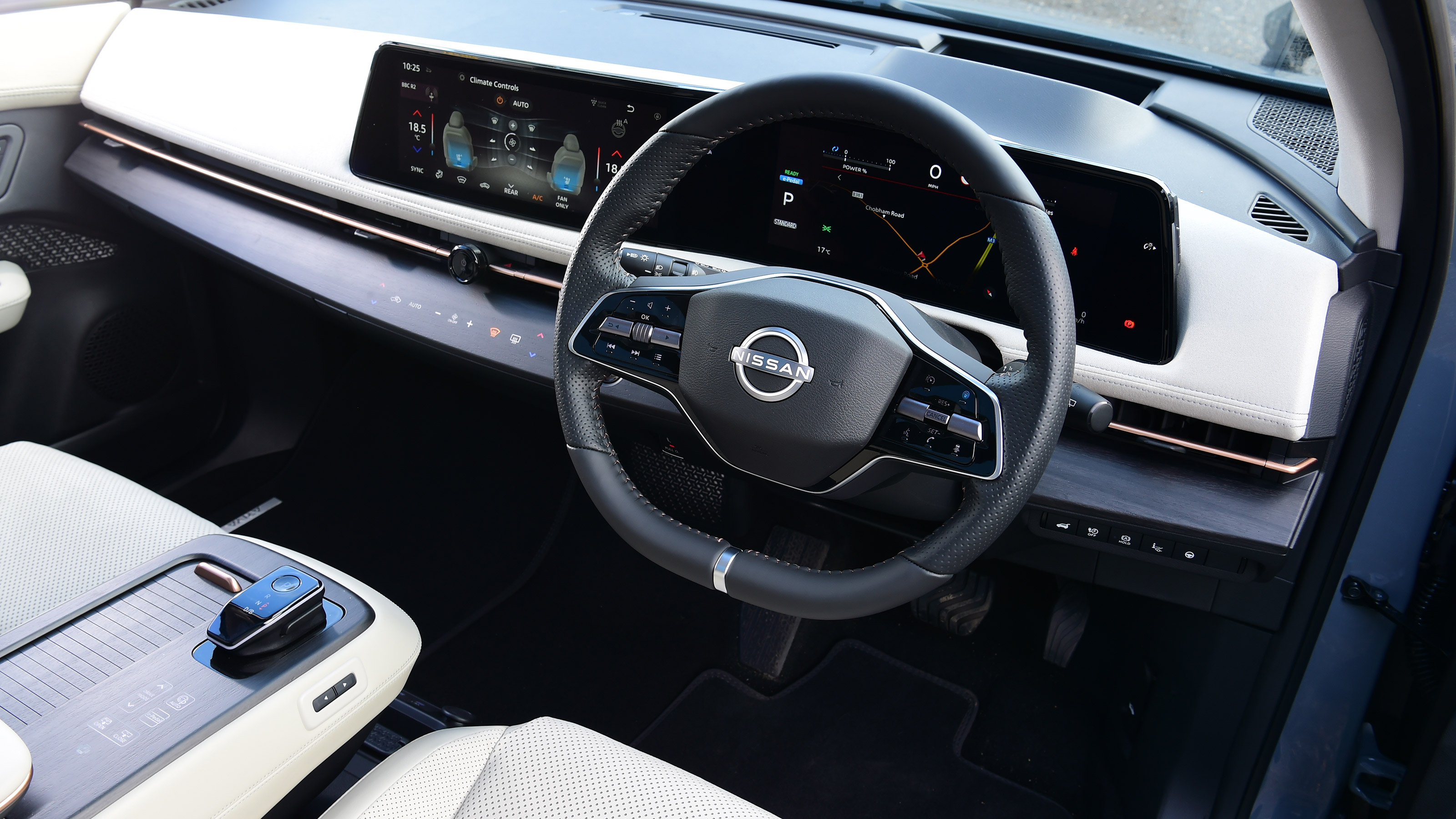 Nissan Ariya 87kWh - cabin
