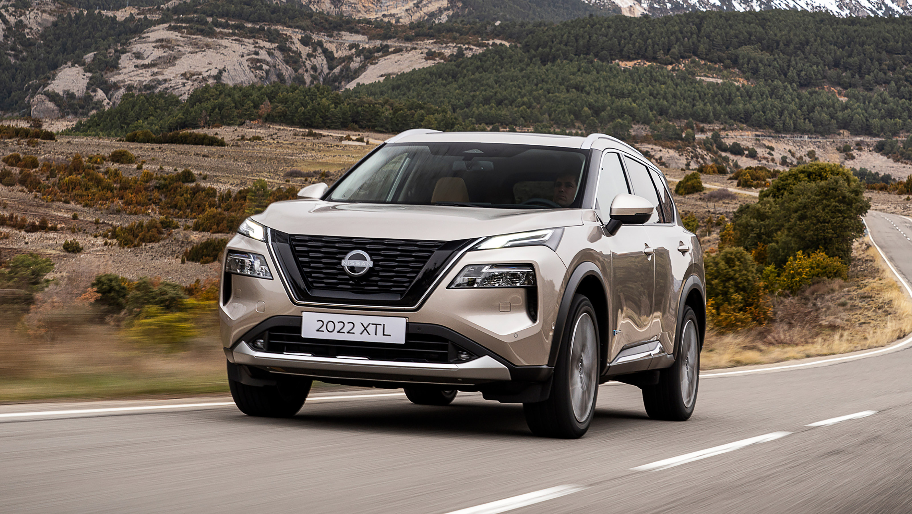Nissan X-Trail - front action