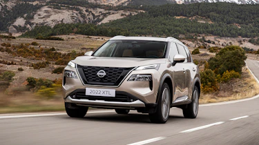 Nissan X-Trail - front action