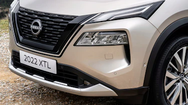 Nissan X-Trail - front detail