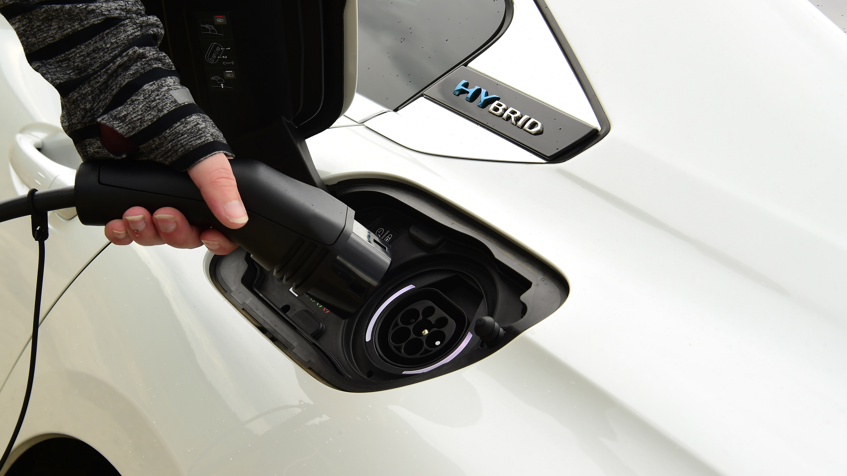 Peugeot 508 - charging