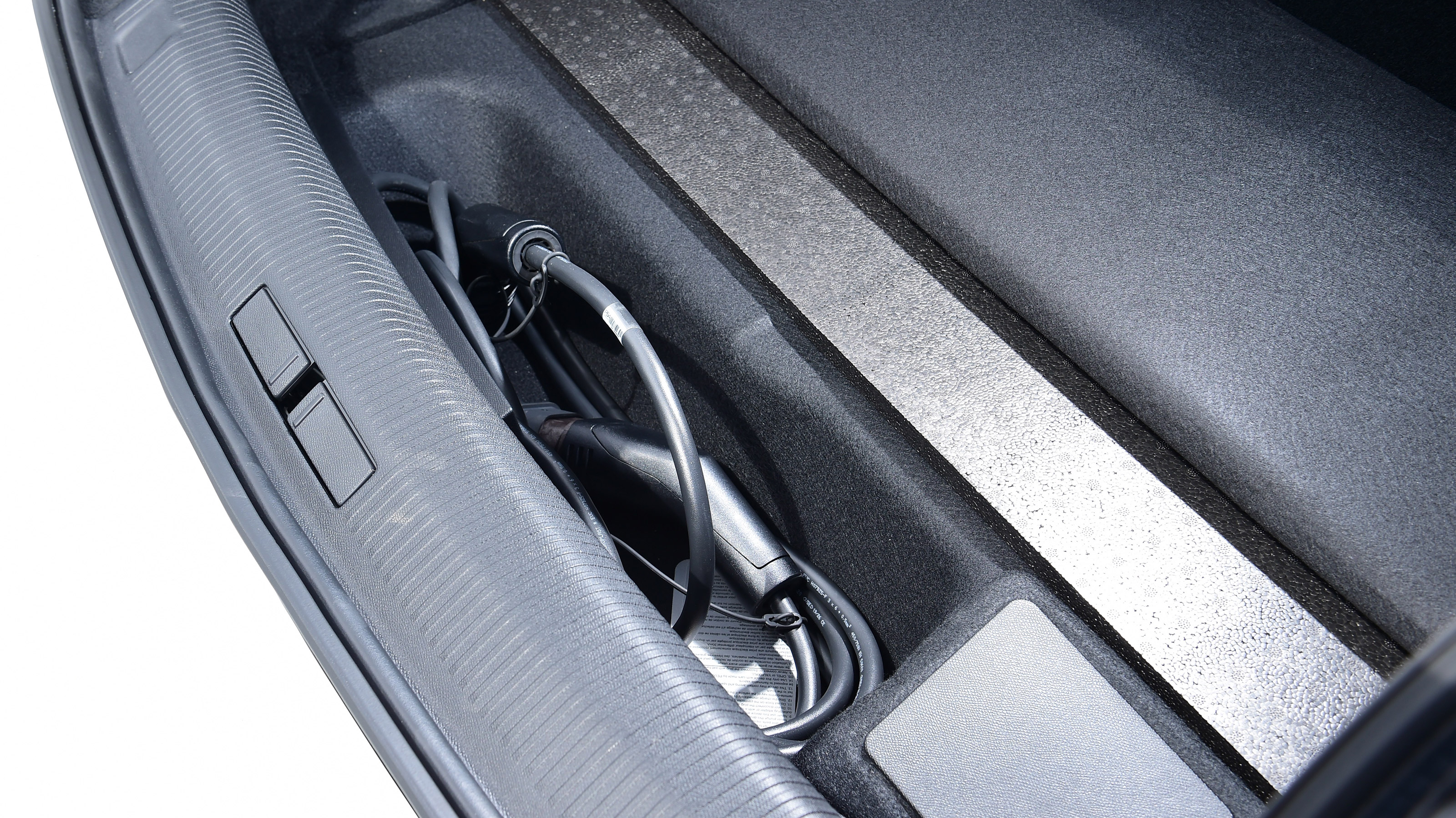 Peugeot 508 - charging cables