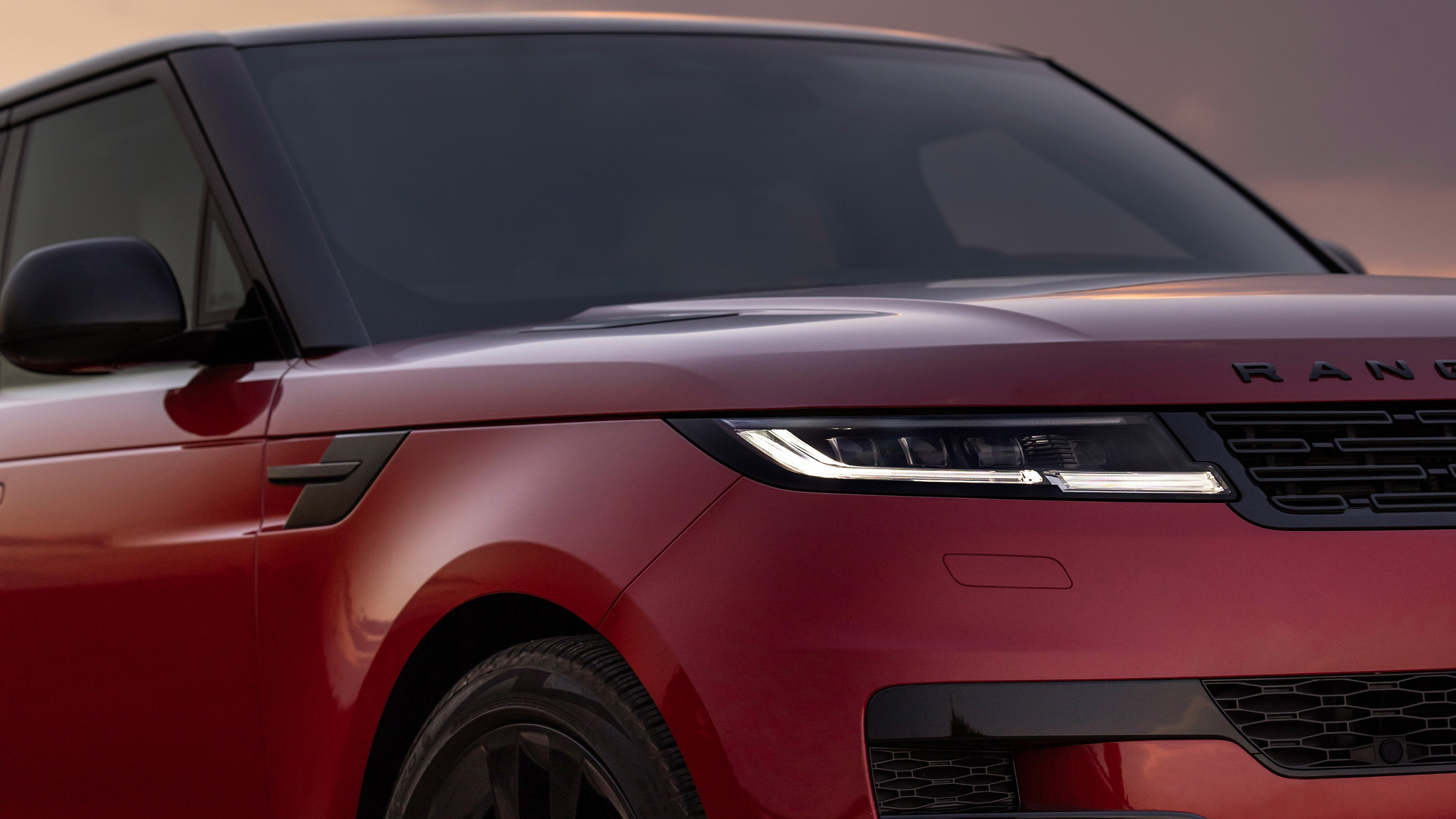 Range Rover Sport P530 - front light