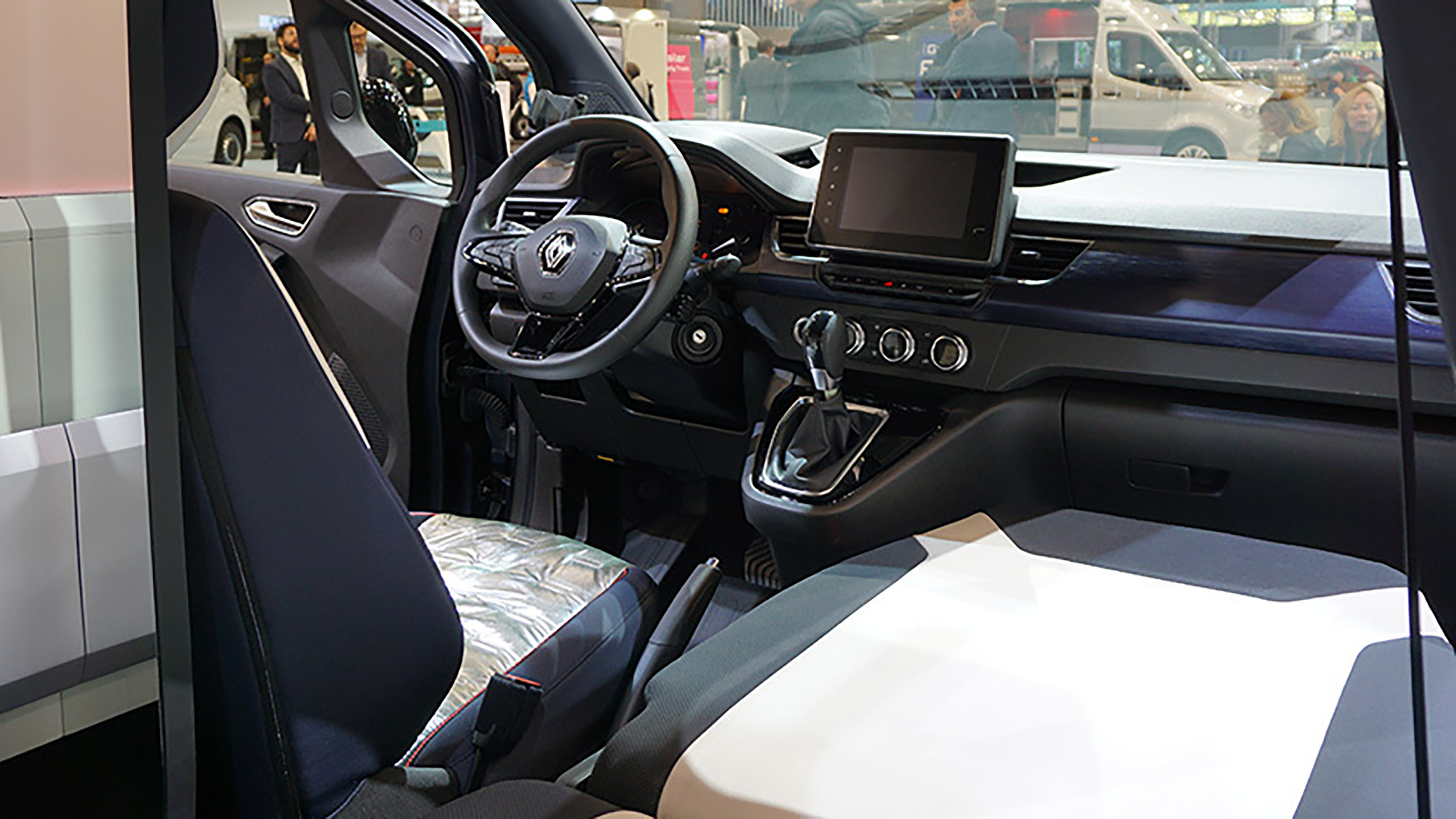Renault Hippie Caviar Motel - dash