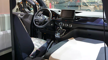 Renault Hippie Caviar Motel - dash