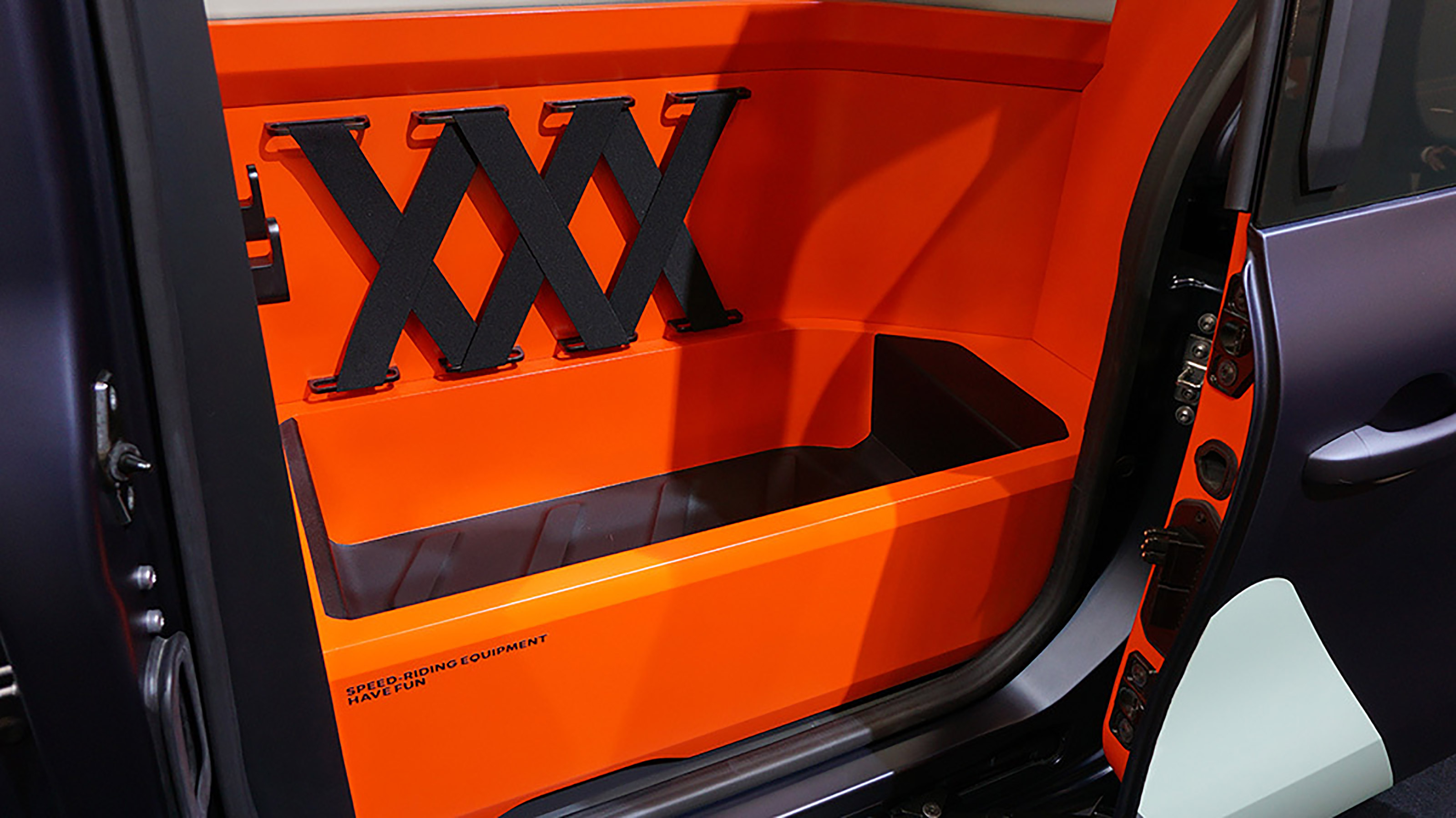 Renault Hippie Caviar Motel - detail