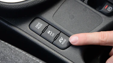Toyota Yaris Cross final report - drive mode buttons