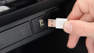 Toyota Yaris Cross final report - USB socket