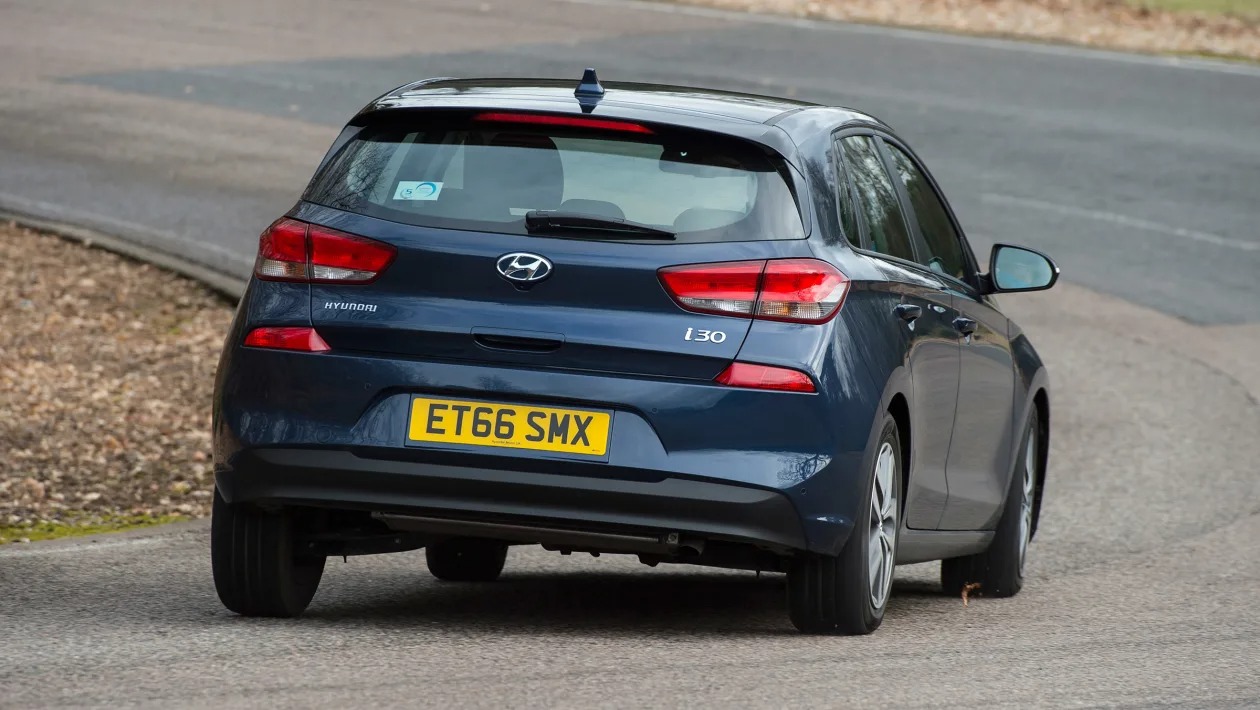 Used Hyundai i30 Mk3 - rear cornering