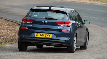 Used Hyundai i30 Mk3 - rear cornering