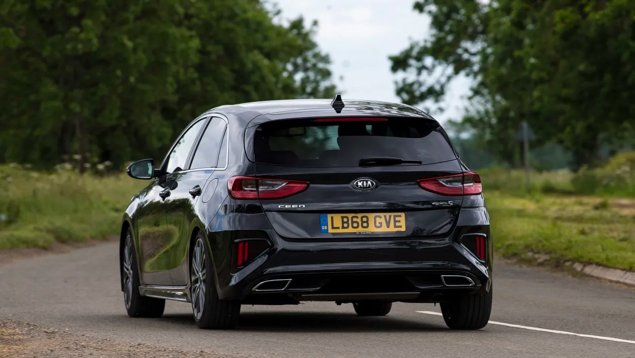 Used Kia Ceed Mk3 - rear cornering