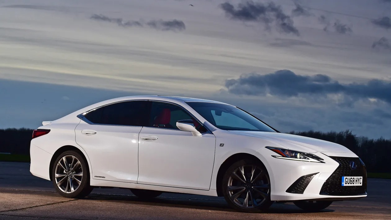 Used Lexus ES - front