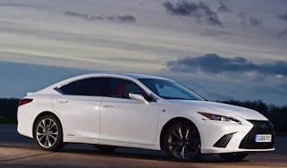 Used Lexus ES - front