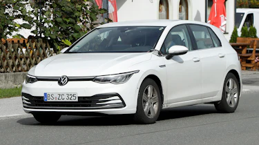 Volkswagen Golf facelift - spyshot 2