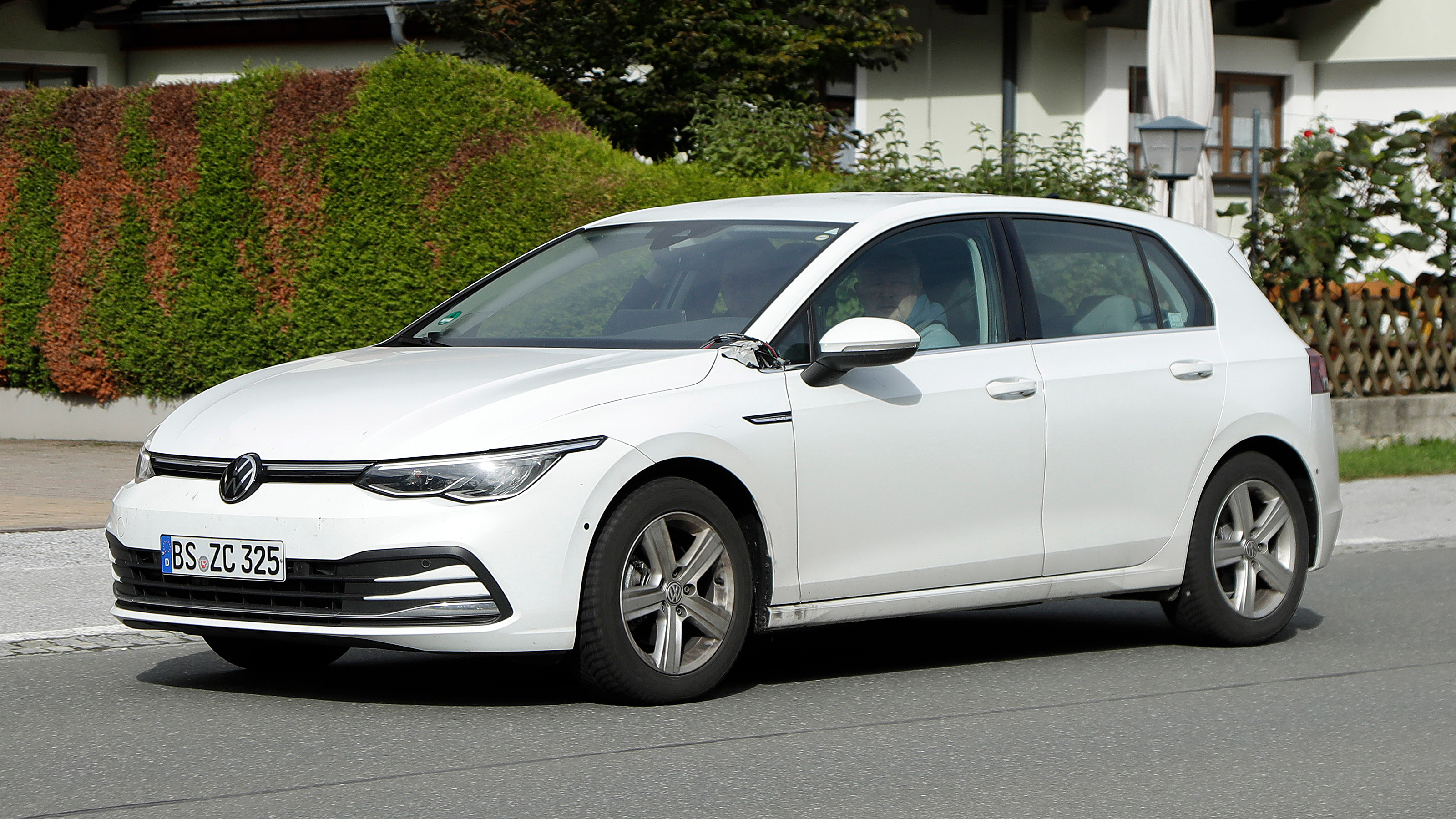 Volkswagen Golf facelift - spyshot 3