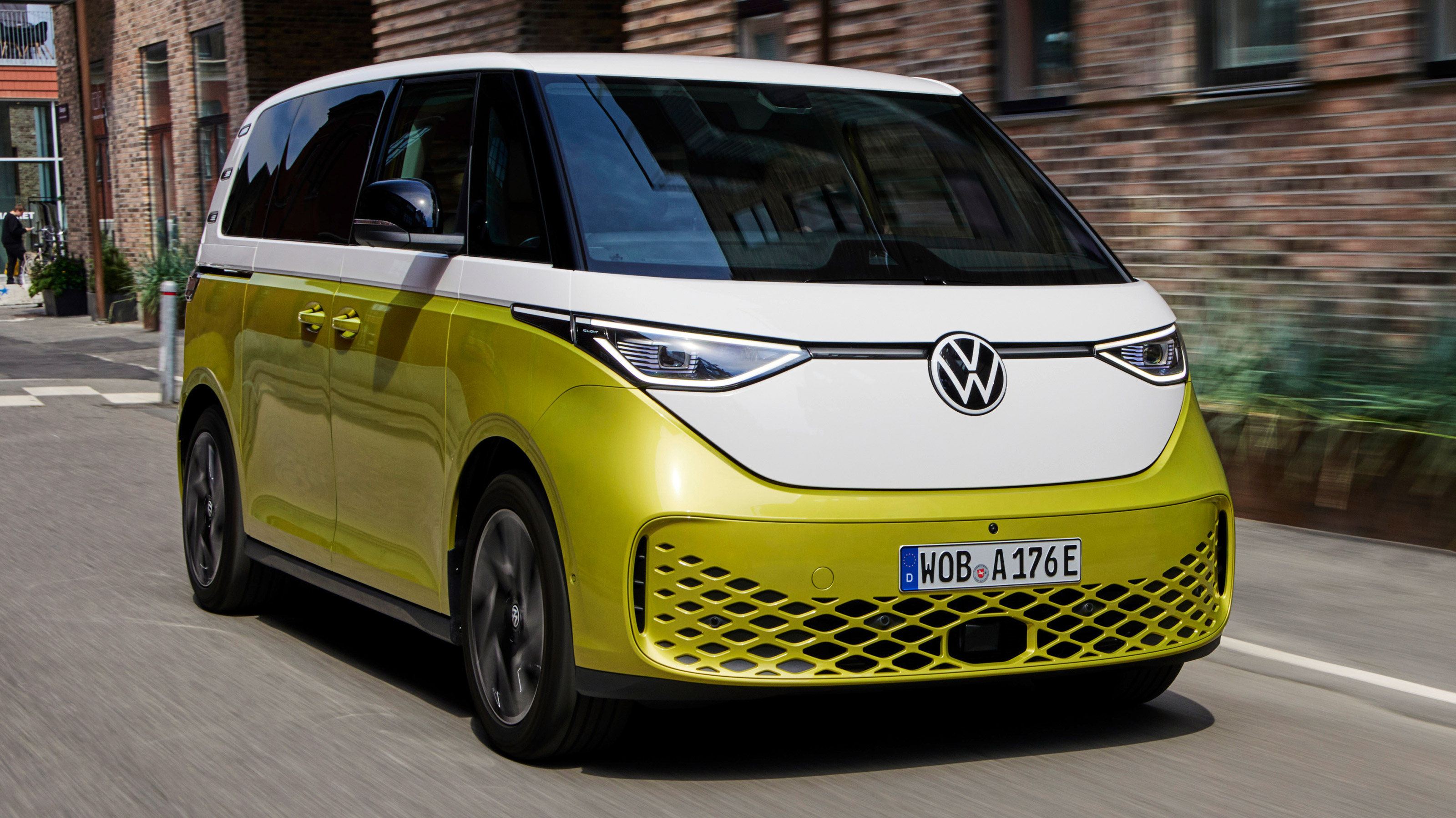 Volkswagen ID. Buzz - front action