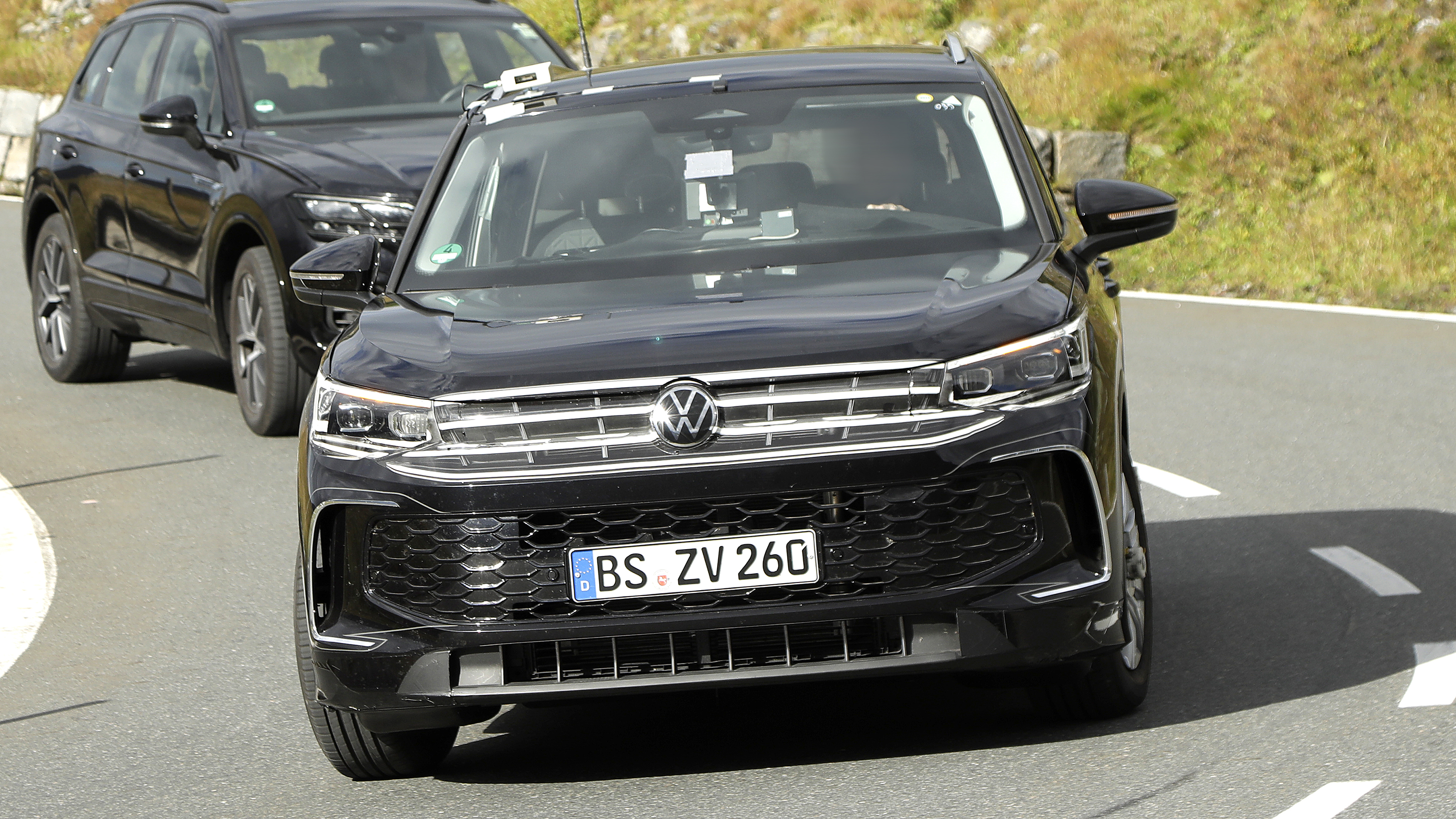 VW Tiguan - front