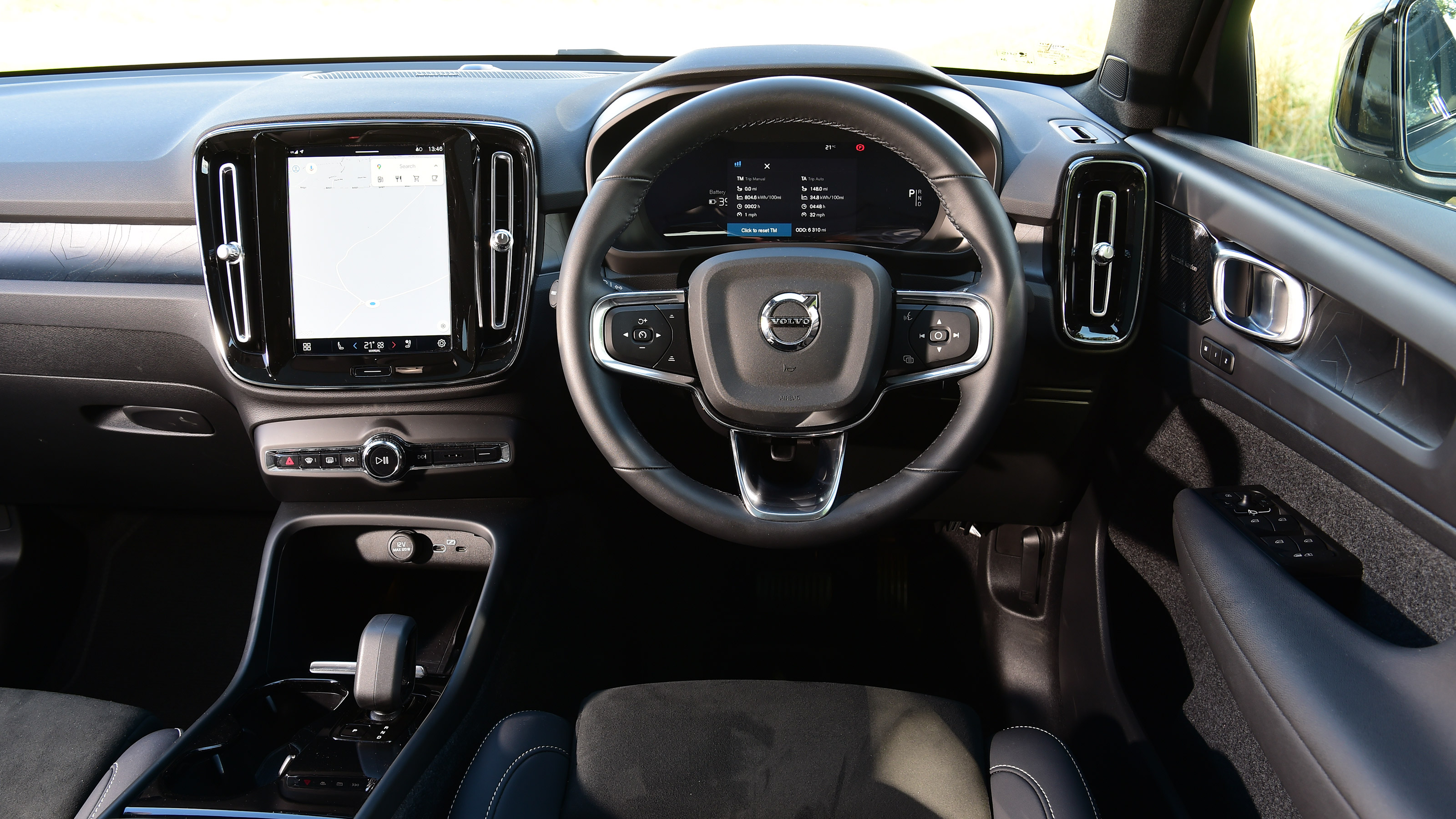 Volvo C40 Recharge - dash