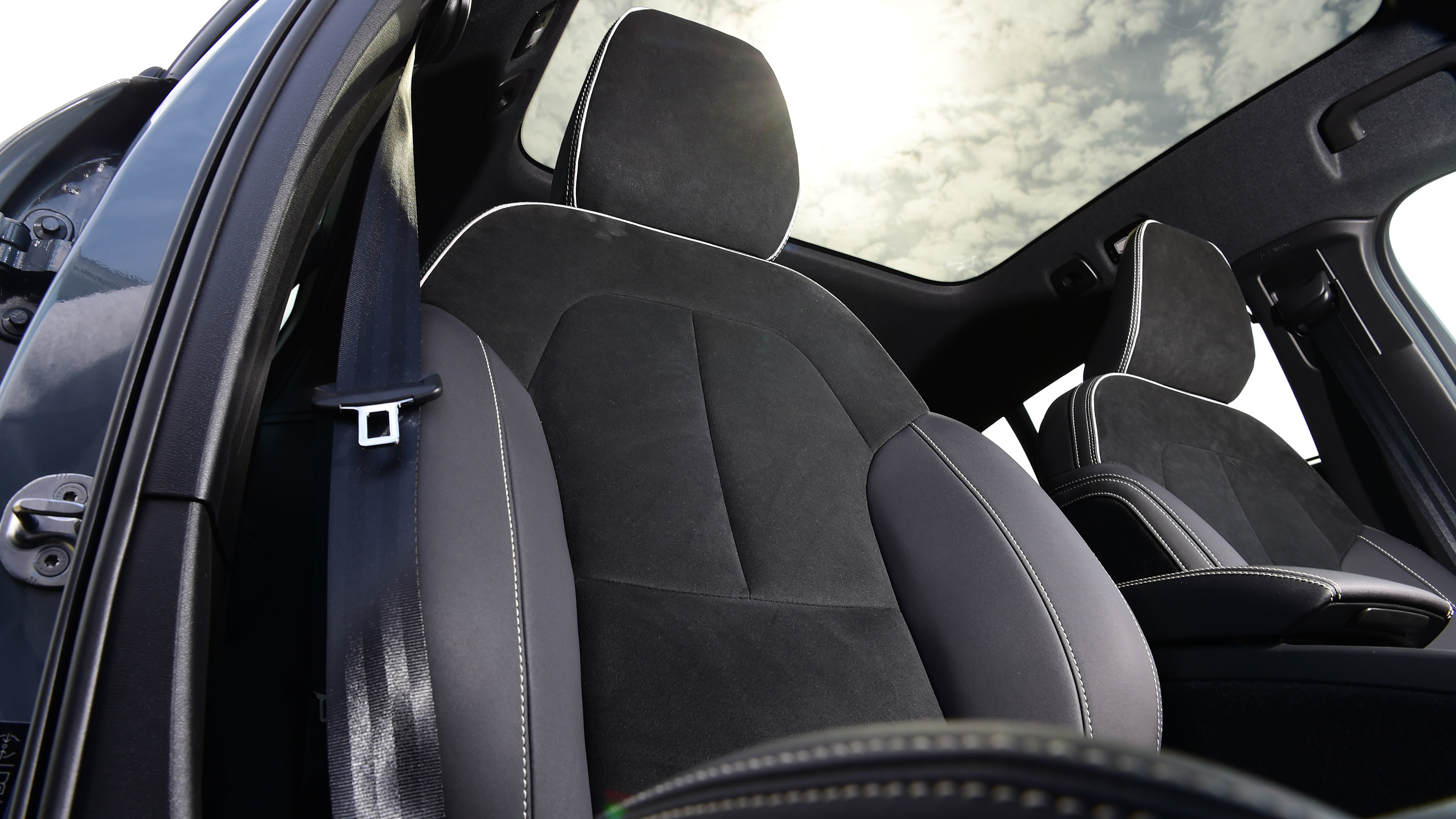 Volvo C40 Recharge - seats