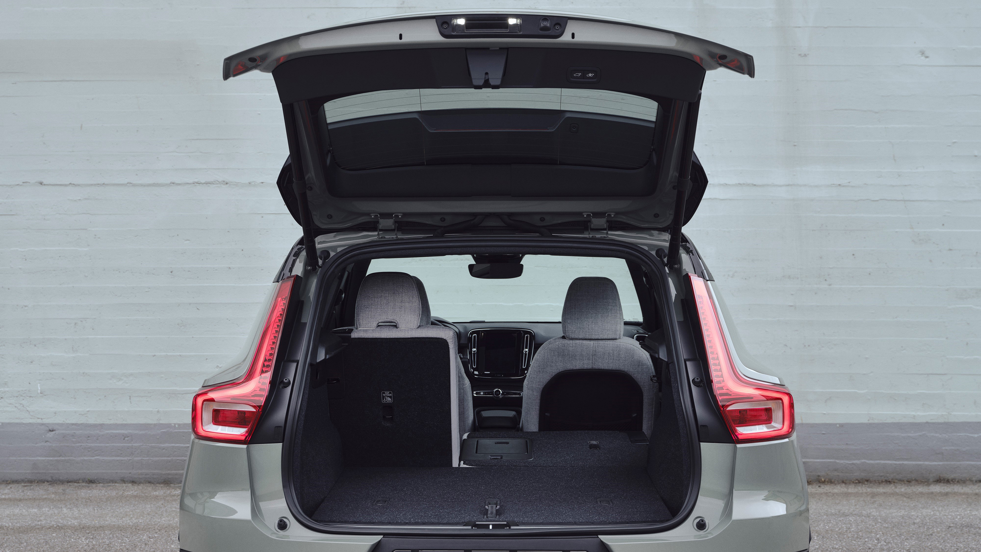 Volvo XC40 Recharge - boot