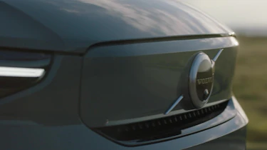 Volvo XC40 Recharge - front badge