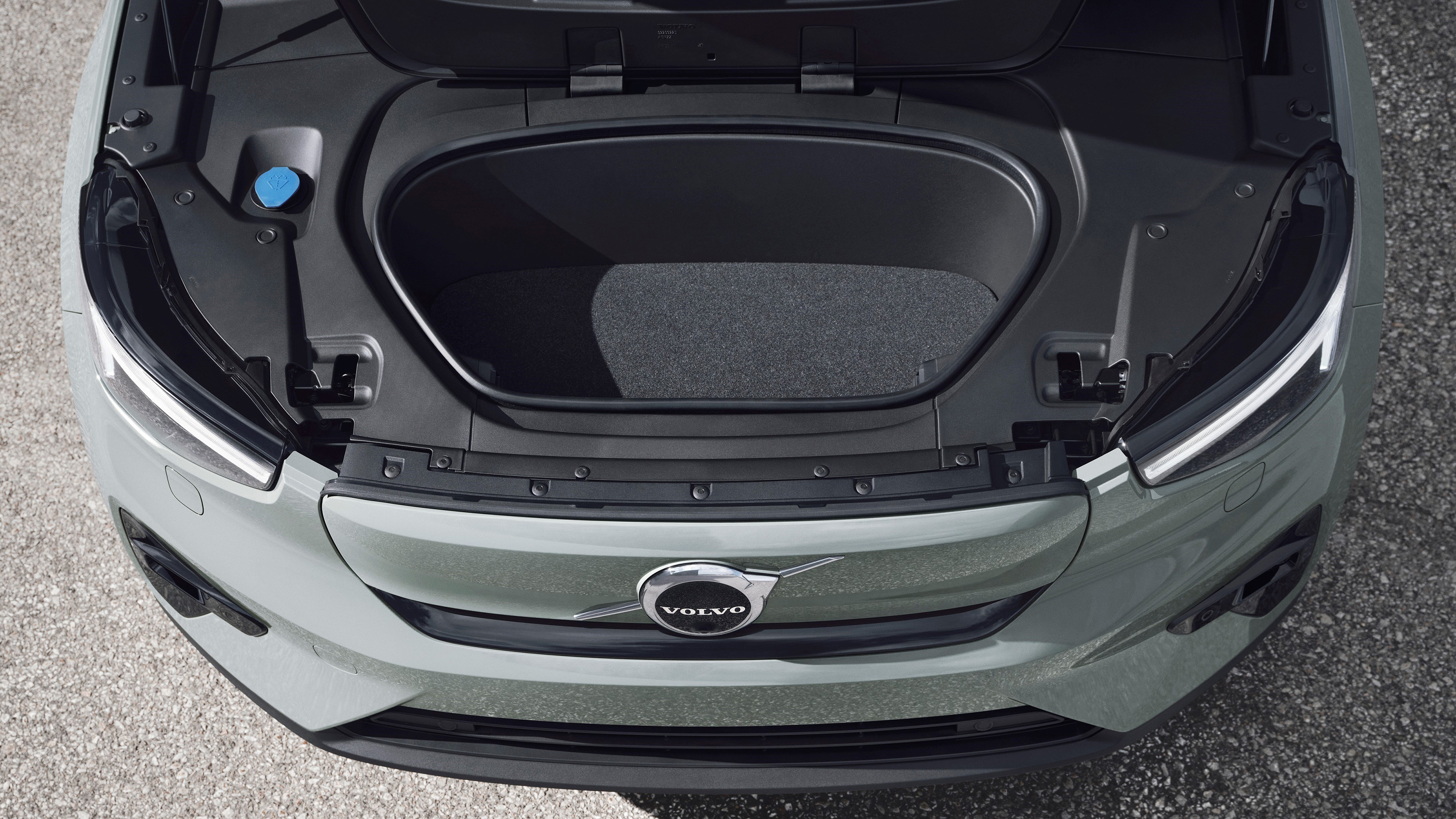 Volvo XC40 Recharge - front storage
