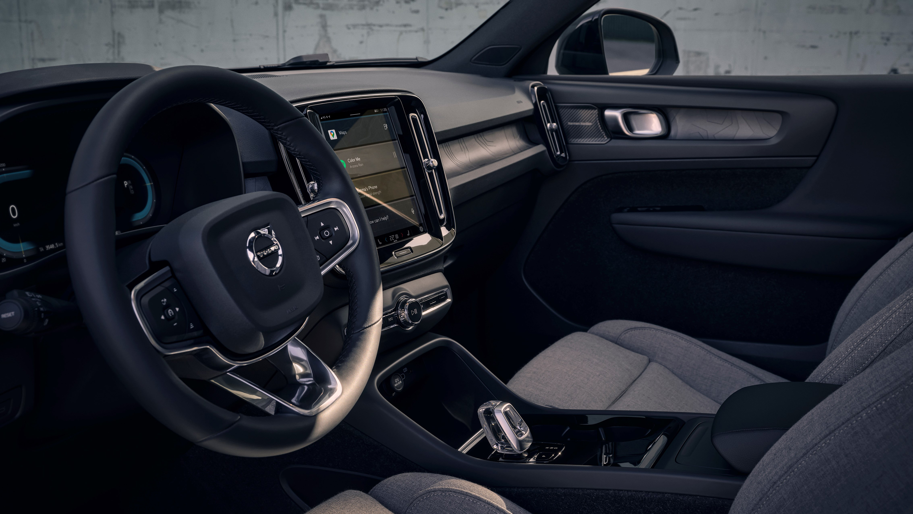 Volvo XC40 Recharge - interior (left side view)