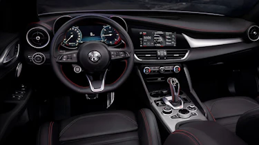 Alfa Romeo Giulia facelift - dash