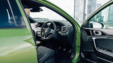 Kia XCeed - driver's door open