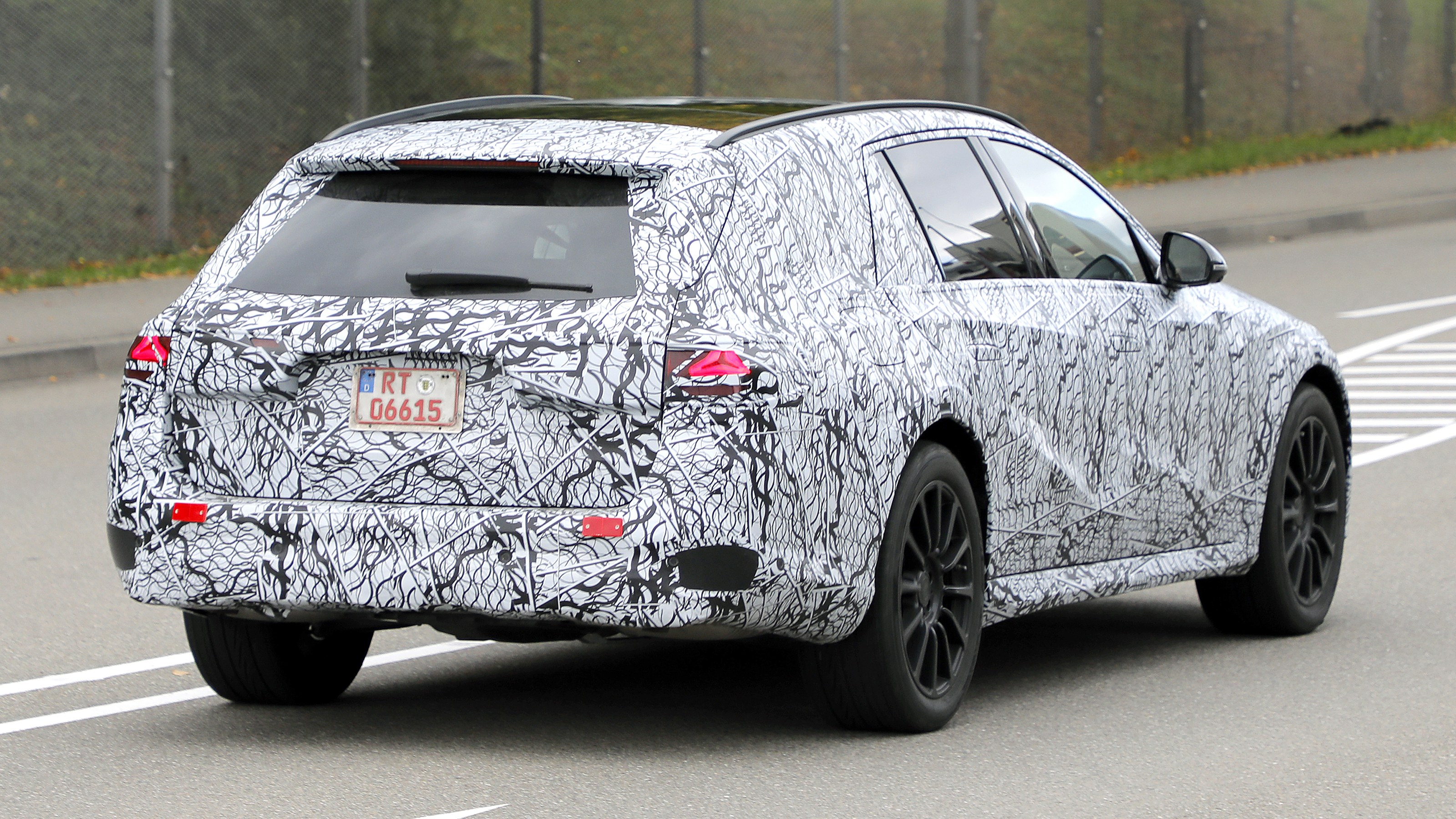 2023 Mercedes E-Class Estate - rear tracking