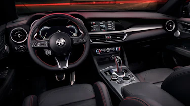 Alfa Romeo Stelvio facelift - dash