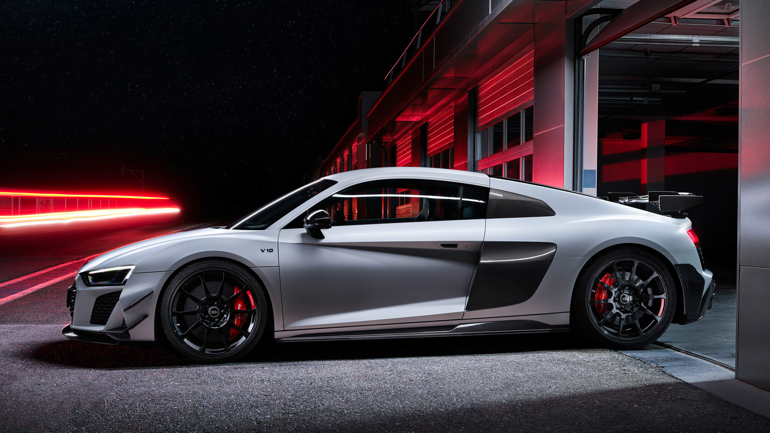 Audi R8 V10 GT RWD - side