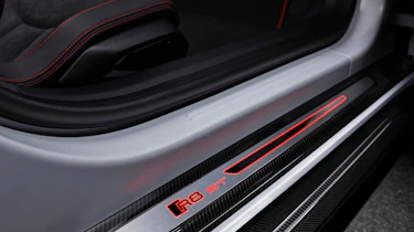 Audi R8 V10 GT RWD - sill