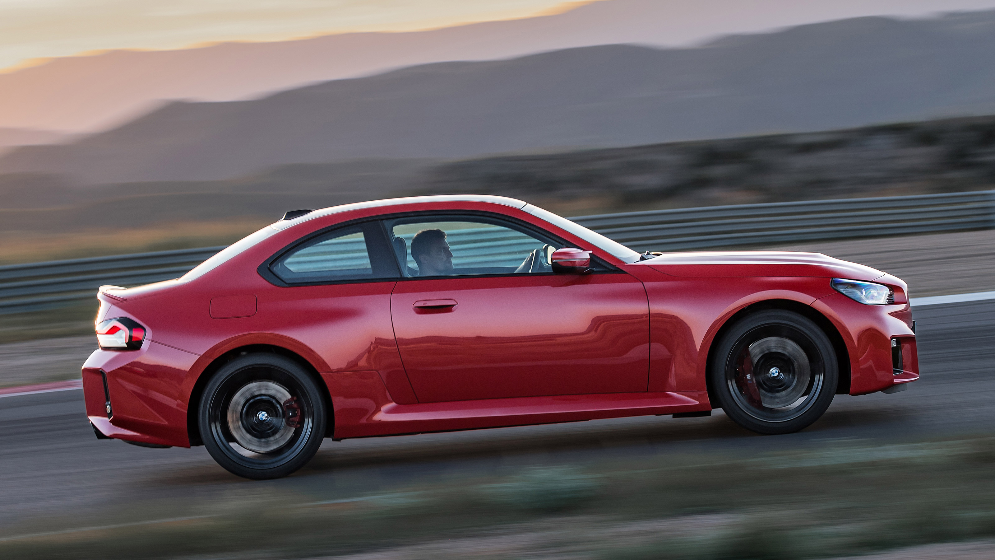 BMW M2 - side