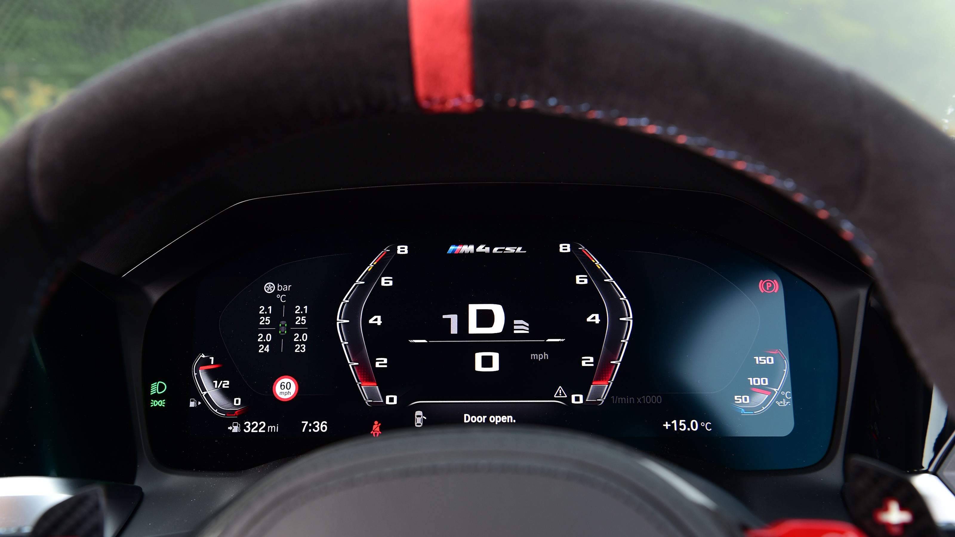 BMW M4 CSL - dashboard screen