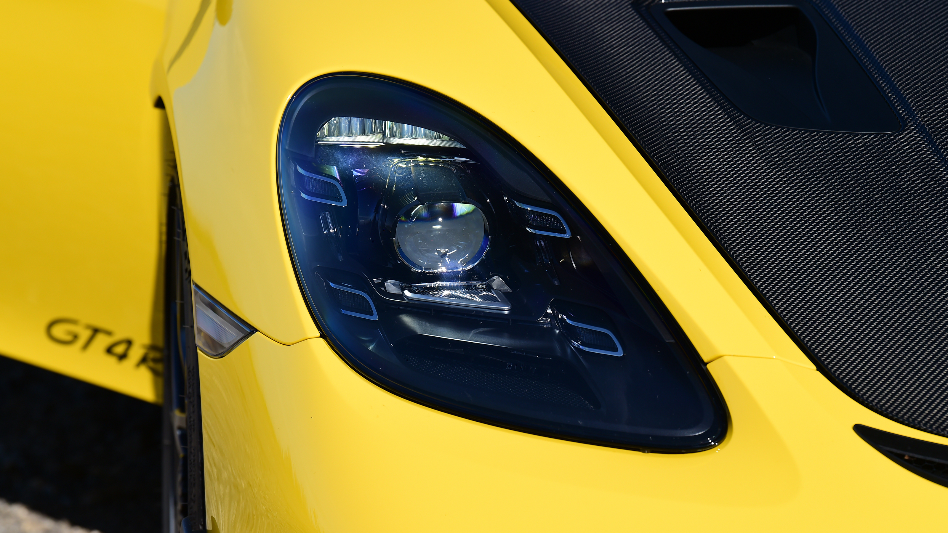 Porsche 718 GT4 RS - headlight