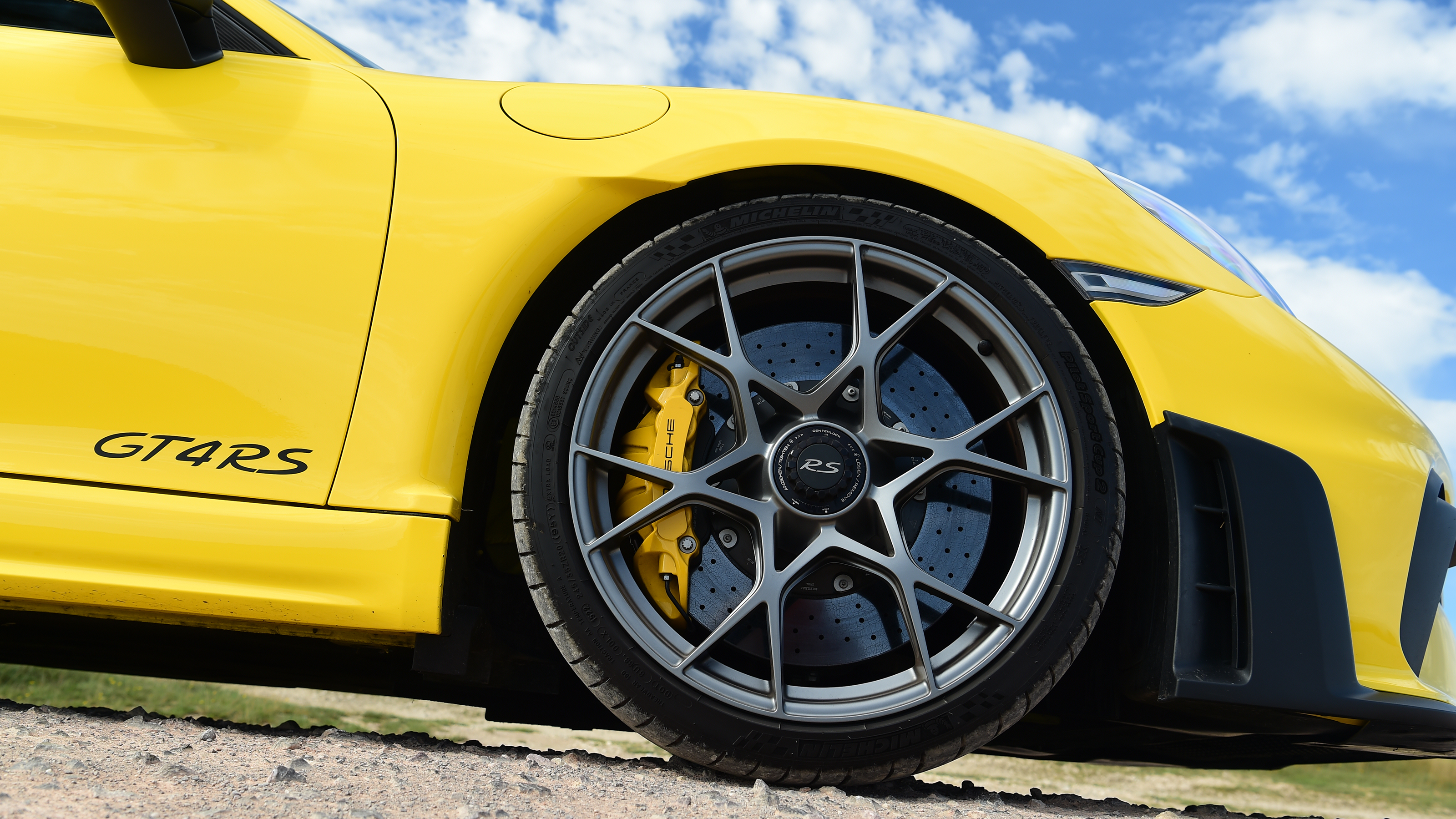 Porsche 718 GT4 RS - front o/s wheel