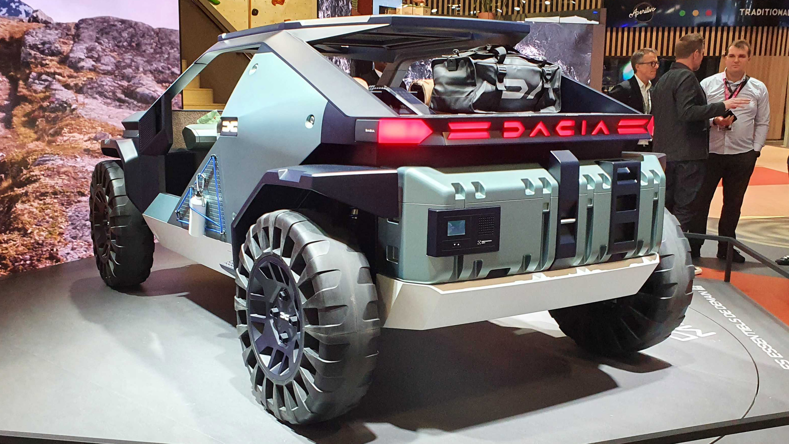 Dacia Manifesto - rear Paris