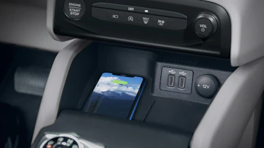 Ford Escape (Kuga facelift) - wireless charger