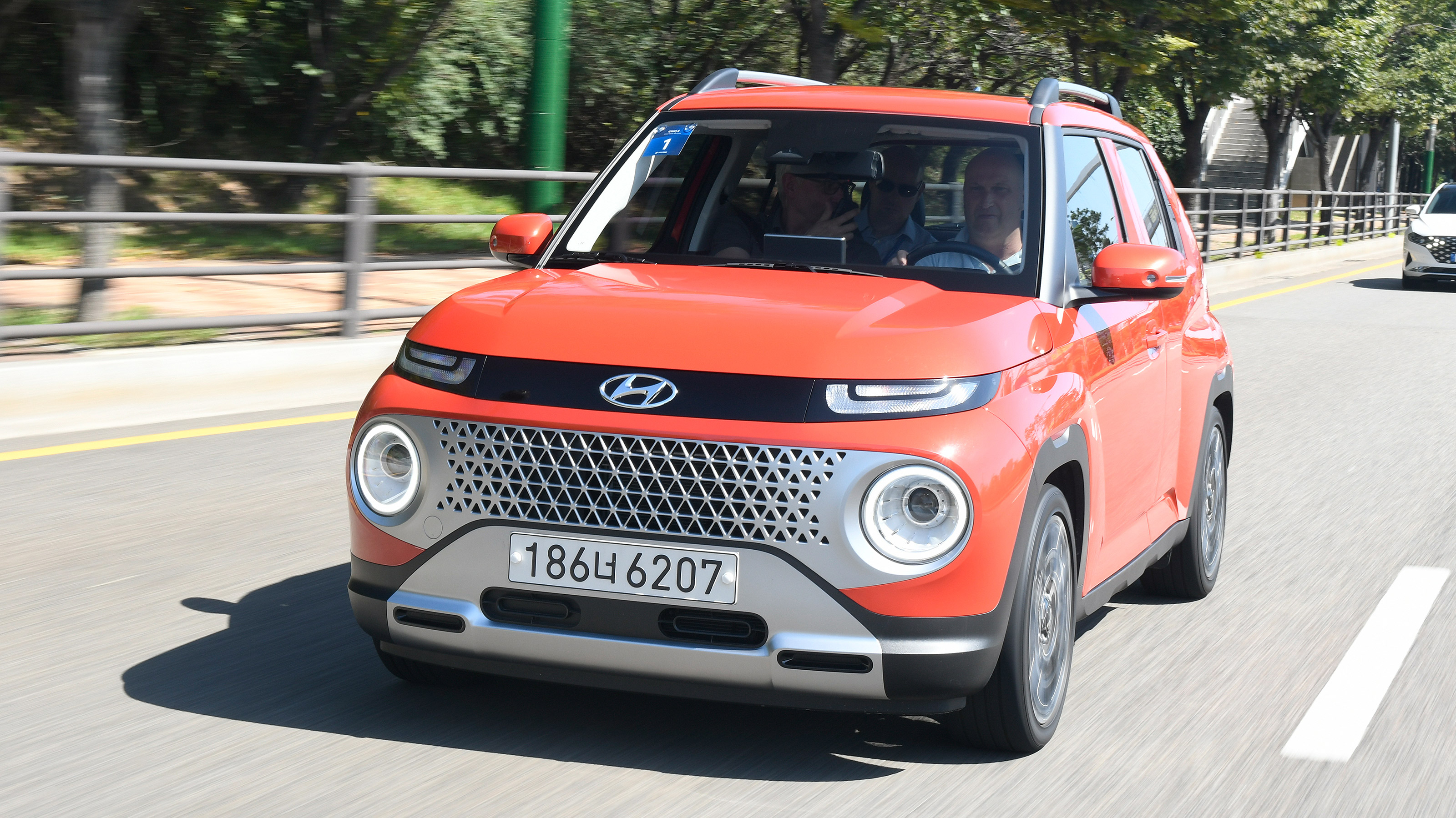 Hyundai Casper - front tracking