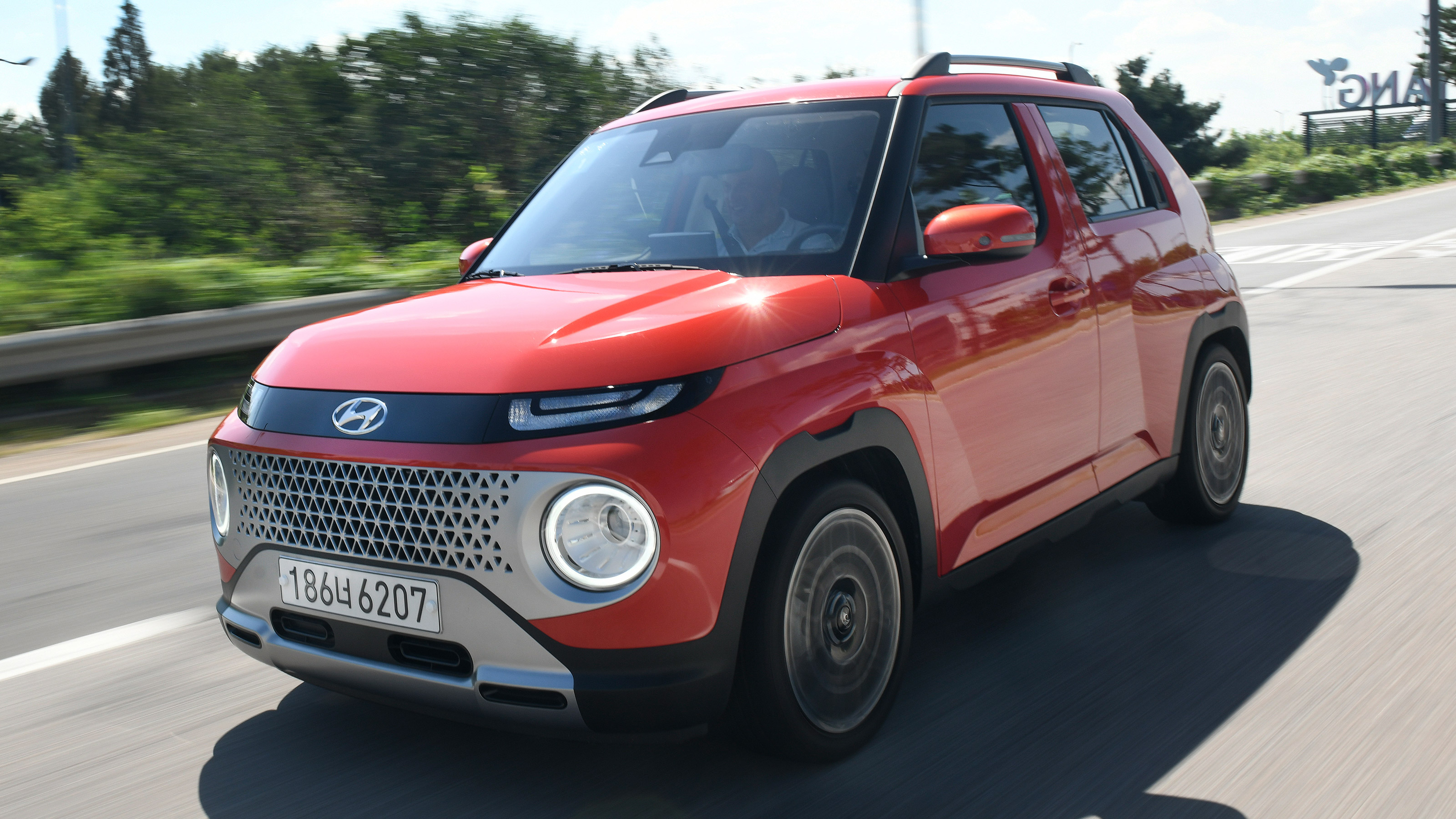 Hyundai Casper - front action