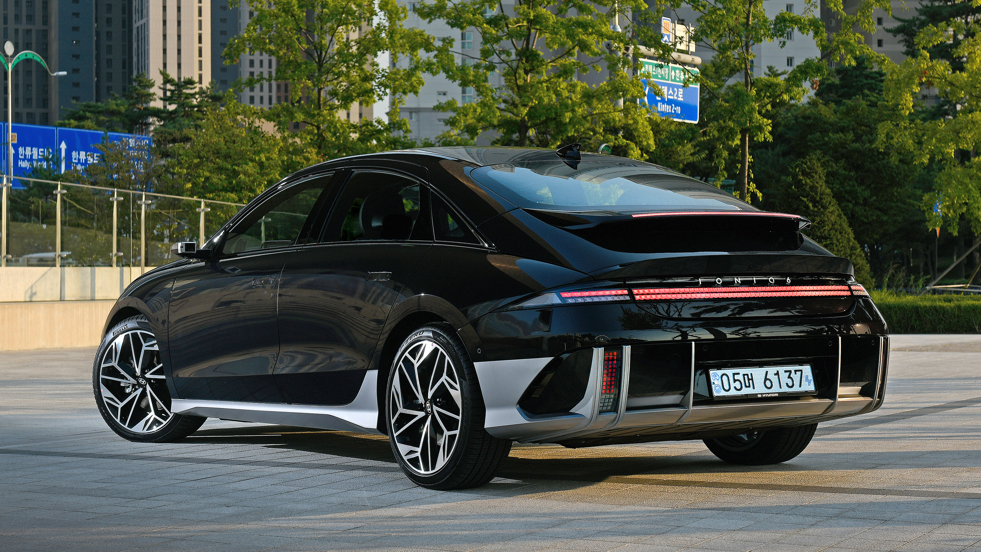 Hyundai Ioniq 6 - rear static