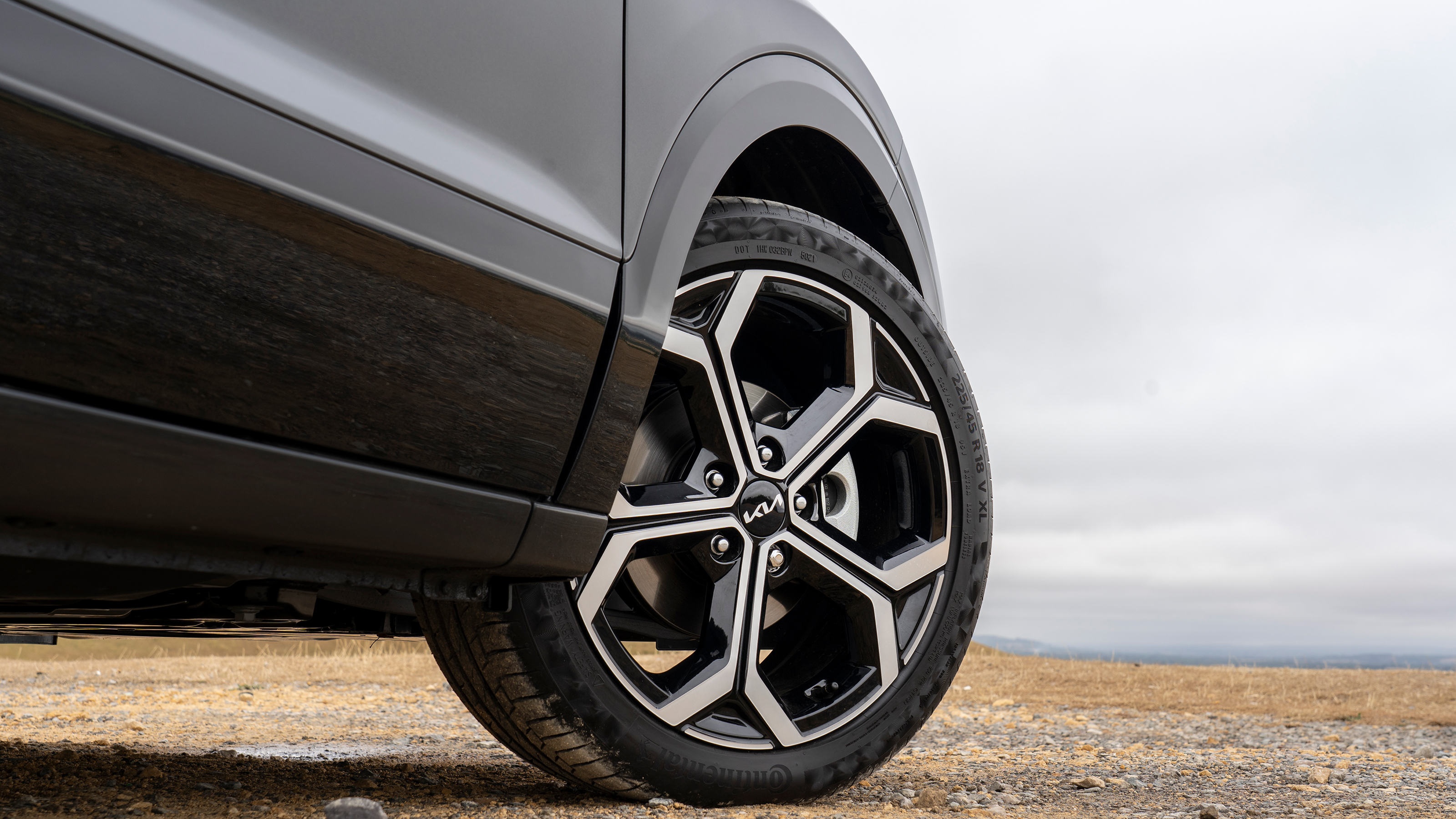 Kia Niro - front o/s wheel