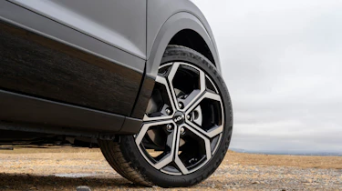 Kia Niro - front o/s wheel