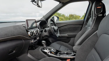 Nissan Juke - interior (passenger side view)